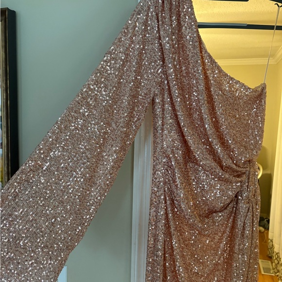 One-Shoulder Sequin Gown - Picture 7 of 8